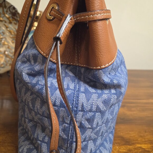 EUC MIchael Kors Signature Denim Shoulder bag - Picture 6 of 12